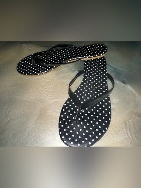 Lauren Conrad Black Polka Dot Flip Flop Sandals - Women's Casual Beach Shoes